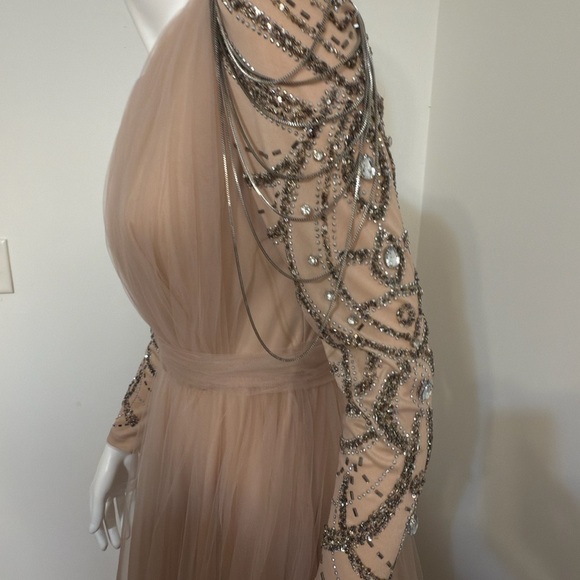 HENNIN Evening Gown Women’s Dress Size 38 Nude Tulle with Embroidery and Beading - Picture 3 of 16